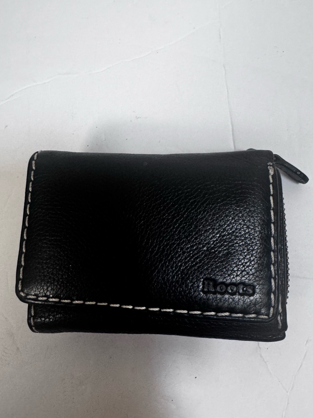 Roots Black Leather Trifold Wallet White Stitch Zip Coin Pocket Organizer Case - Picture 2 of 15